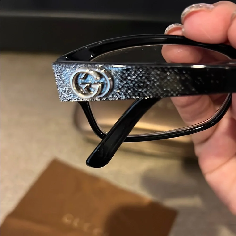 Gucci Black and Silver Glasses Timeless Elegance - Picture 11 of 13